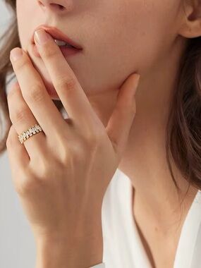 Adorable Bead Ring | Baguette-Cut Cubic Zirconia in an irregular Zigzag Design